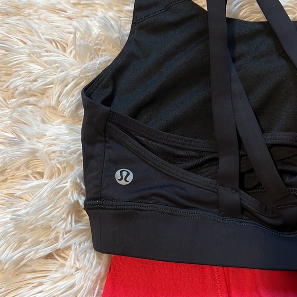 Lululemon athletica top size 10 w/ build in bra & removable cup inserts - Picture 10 of 16